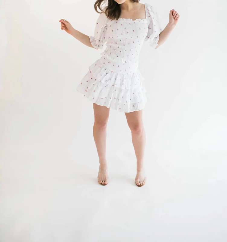 Fashionable In The Times Warm Atmosphere Alexis Skirt In White