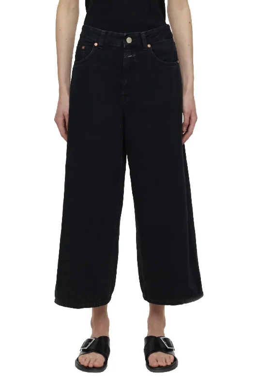 Avant-garde Design Lyna Wide Jeans In Black