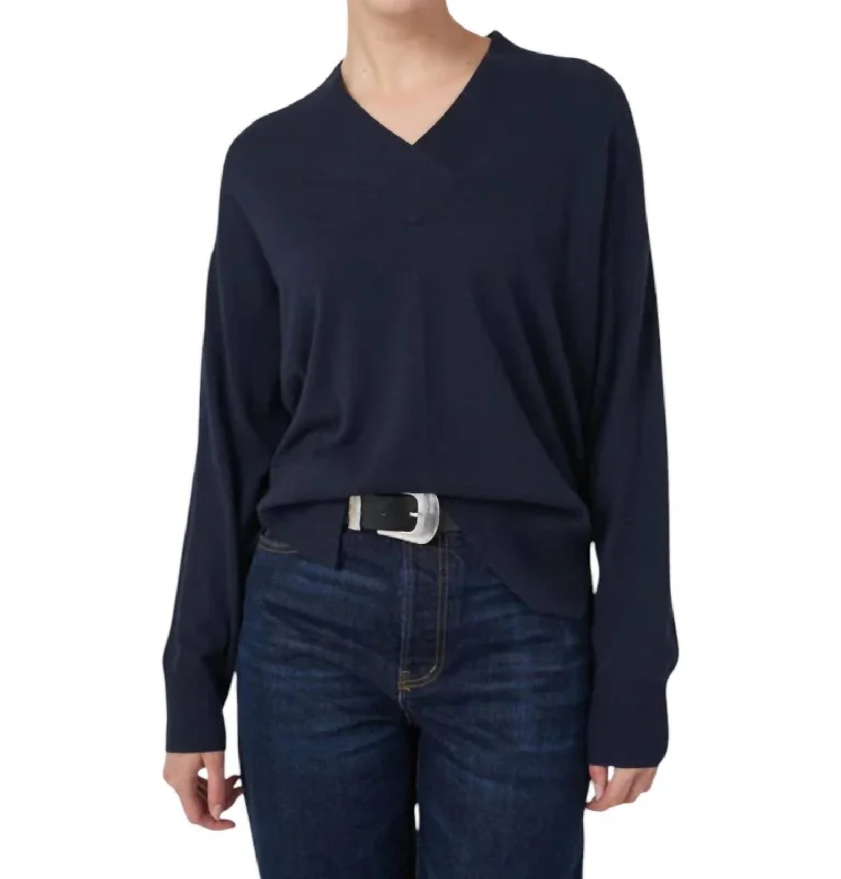 Style Design Super Fine Knit V-Neck Sweater In Marine