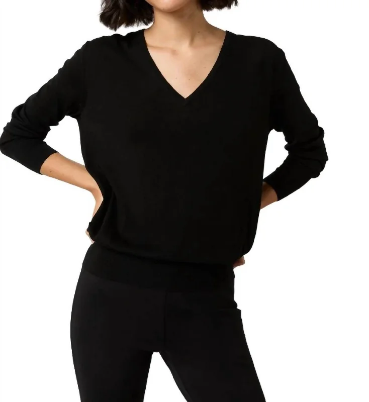 Printing decoration Kate V-Neck Sweater In Black Escorial Wool