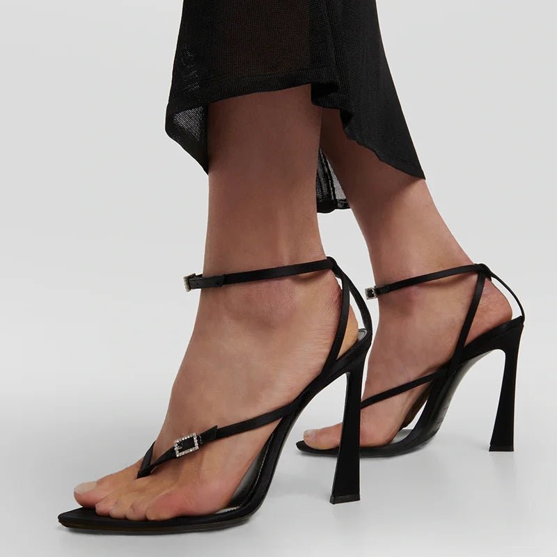 High Street Style Luxury Temperament Women New Flip Flop Black Sandalias Mujer Rhinestone Stilettos Heels Dressing Shoes Ladies Sandals
