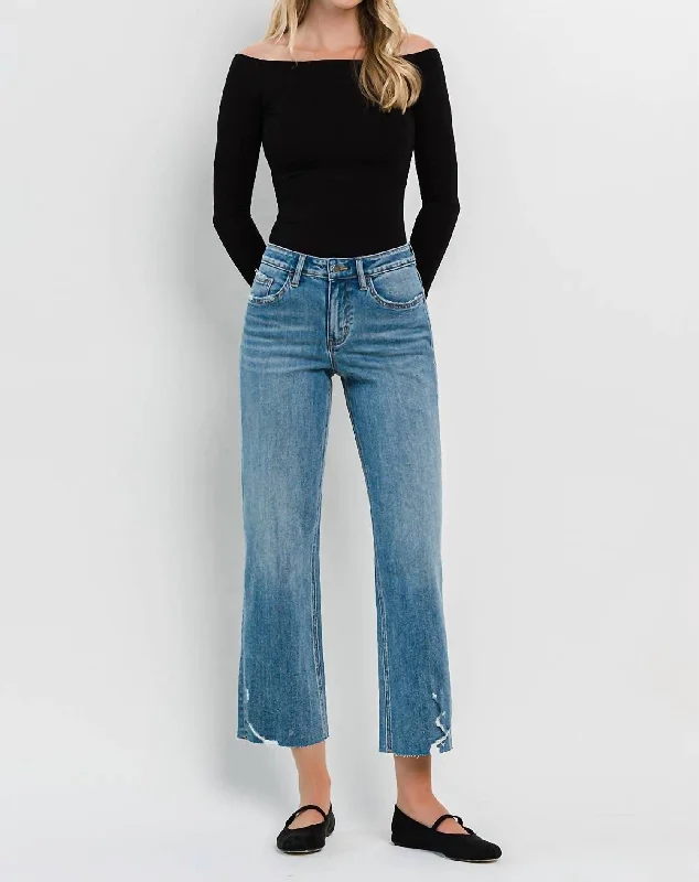 Fashion Must-have The Fit Is Everything Cropped Jeans In Medium Wash